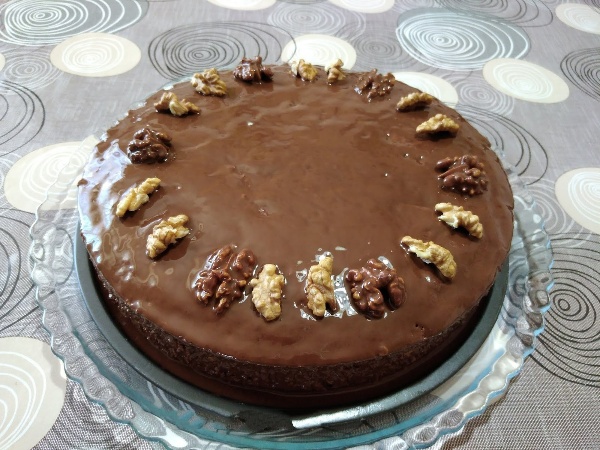 Καραμελωμένο Κέικ με καρύδι και σοκολάτα