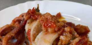 Γεμιστά καλαμάρια με χτένια και γαρίδες