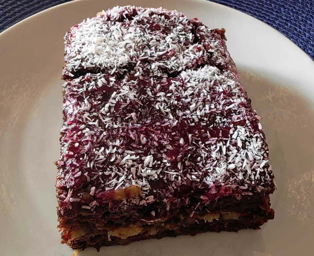 _cuva Kέικ με χαρούπι και μήλα