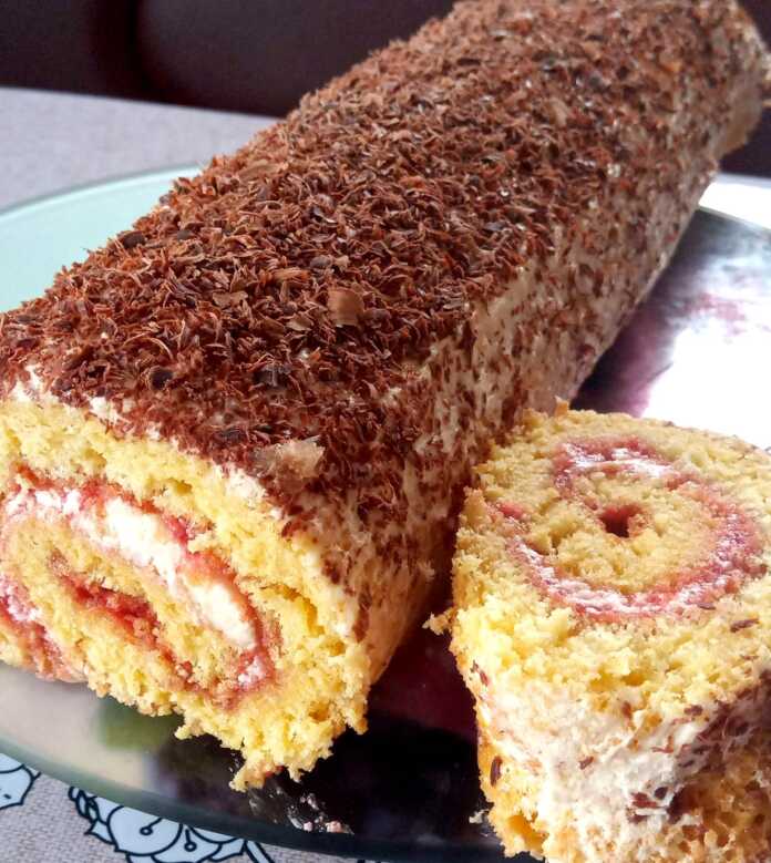 Ρολό με μαρμελάδα και κρέμα