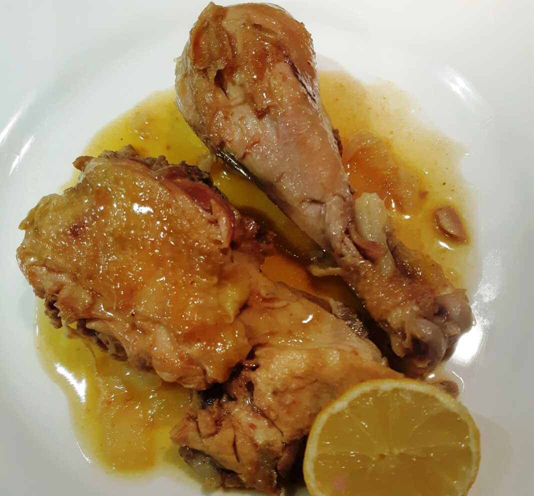 Κοτόπουλο λεμονάτο στην κατσαρόλα