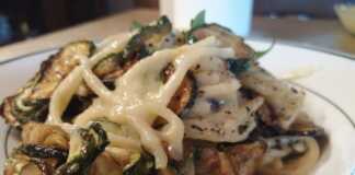 Μακαρόνια με κολοκυθάκια και τυριά