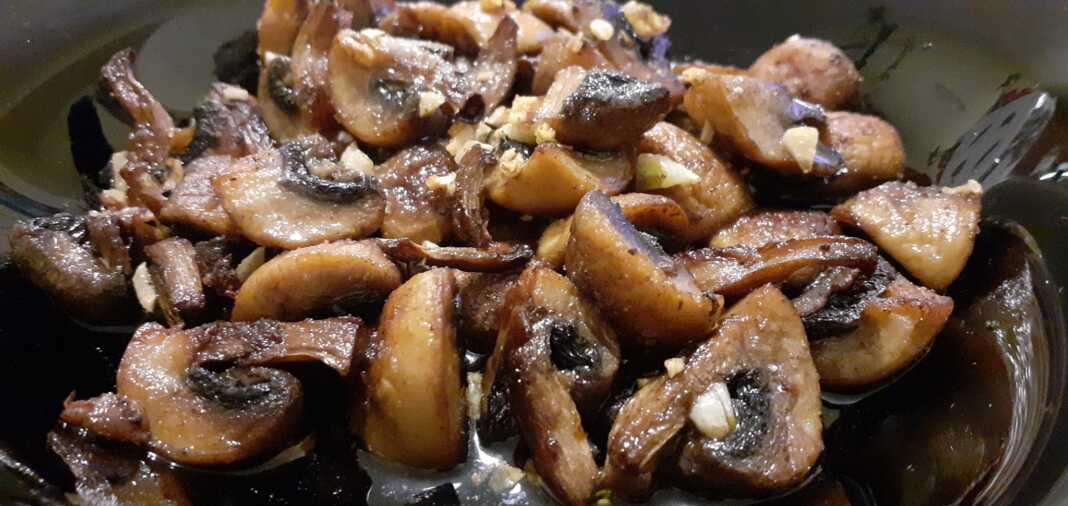 Μανιτάρια με σκόρδο μέλι και μπαλσάμικο