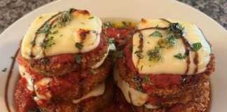 Τραγανή τηγανητή μελιτζάνα με πικάντικη σάλτσα ντομάτας και τυρί