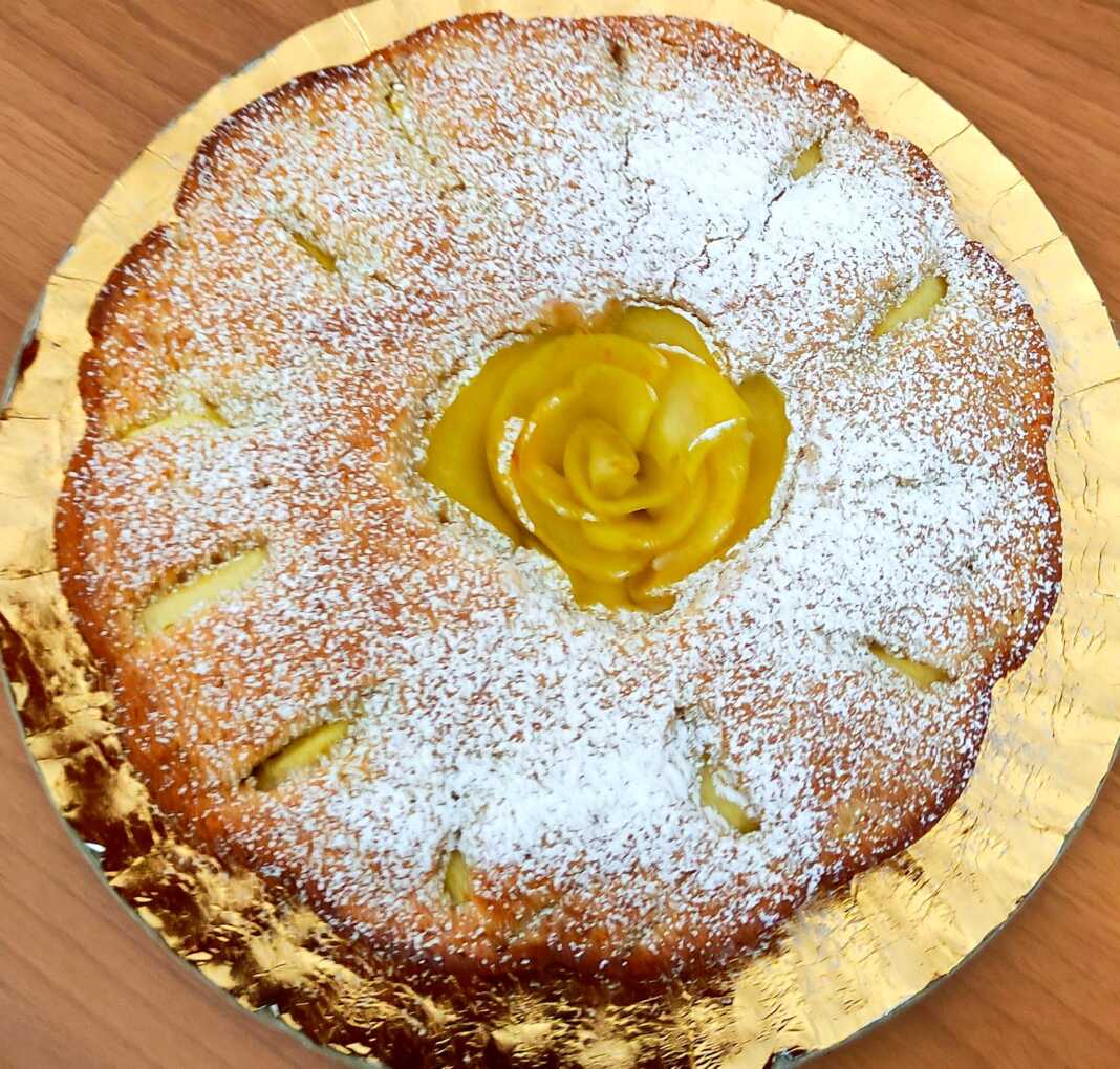 μηλόπιτα με γιαούρτι και κανέλα