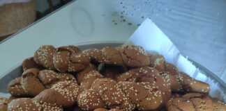 Μουστοκούλουρα με πετιμέζι