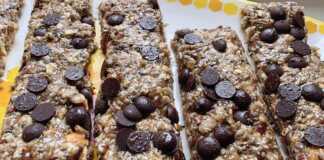 Κάτι νόστιμο και υγιεινό, χωρίς ψήσιμο, καταπληκτικό…ένα σνακ για το γραφείο και για το σχολείο Μπάρες βρώμης με σοκολάτα