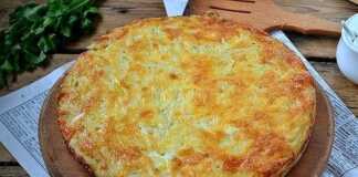 Τριμμένη πατατόπιτα με τυρί και σκόρδο