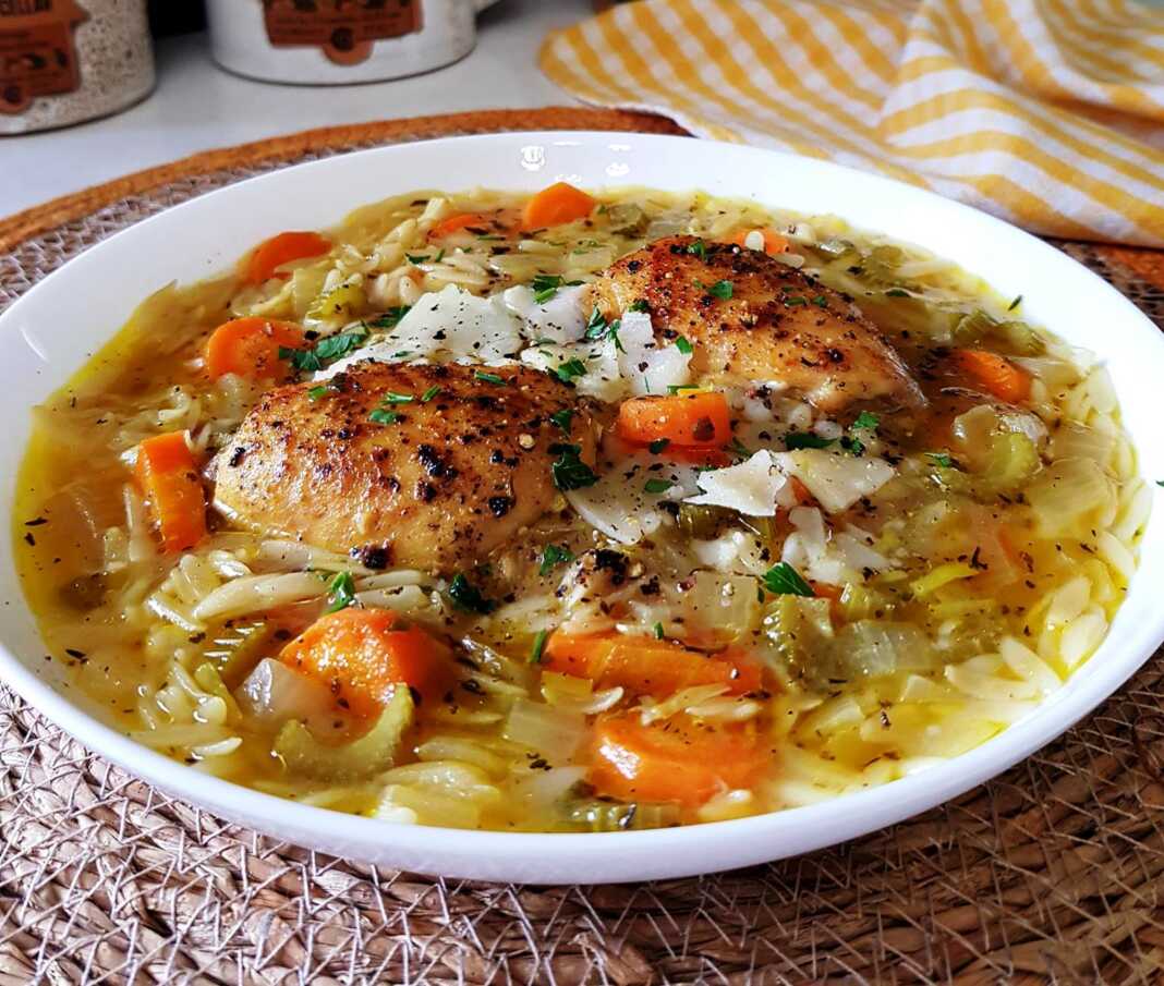 Πιο εξαιρετική Σούπα με ψητό κοτόπουλο και κριθαράκι δεν γίνεται. Εύκολη και γευστική συνταγή με κοτόπουλο κριθαράκι