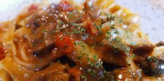 Ταλιατέλες με μανιτάρια και ντοματίνια