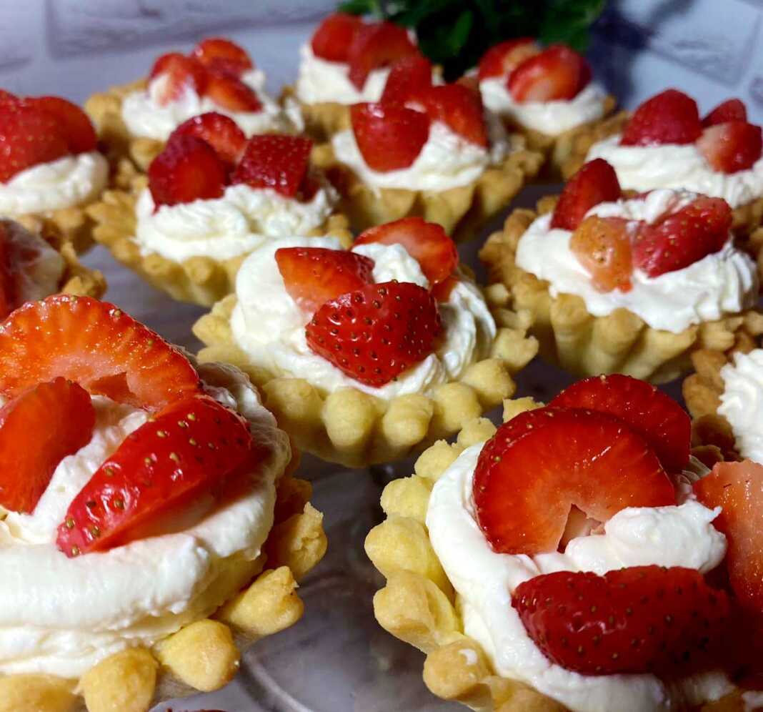 Ταρτακια με κρέμα τυριού και φράουλες