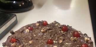 ούρτα σοκολάτας με βάση από τσουρέκι