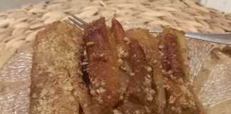 Κομμάτι Πλατσέντας Μυτιλήνης με πλούσιο πασπάλισμα καρυδιού και κανέλας, περιχυμένο με σιρόπι.