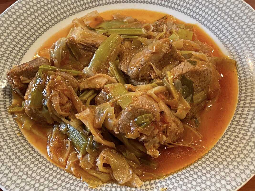 Χοιρινό με πράσσα και σέλινο