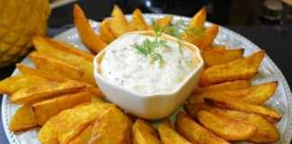 Τραγανές πατάτες φούρνου με σάλτσα