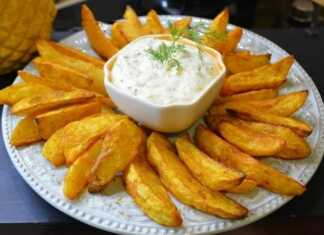 Τραγανές πατάτες φούρνου με σάλτσα