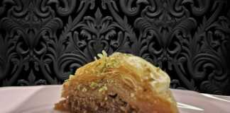 Μπακλαβάς με καρύδι