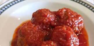 Κεφτέδες με σάλτσα ντομάτας