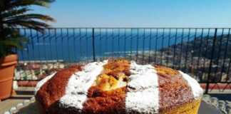 Κέικ γιαουρτιού με αχλάδια και σοκολάτα