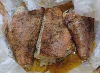 Ψητά κοκκινόψαρα σε πιατέλα περιχυμένα με πλούσιο λαδολέμονο και πασπαλισμένα με φρέσκια ρίγανη