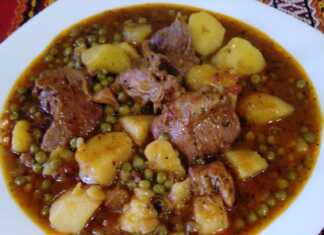 Μοσχαράκι κοκκινιστό με αρακά καροτάκια και πατάτες