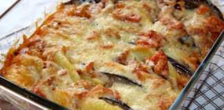 Ταψί με πατάτες με μελιτζάνες στο φούρνο με χρυσαφένια κρούστα τυριού.