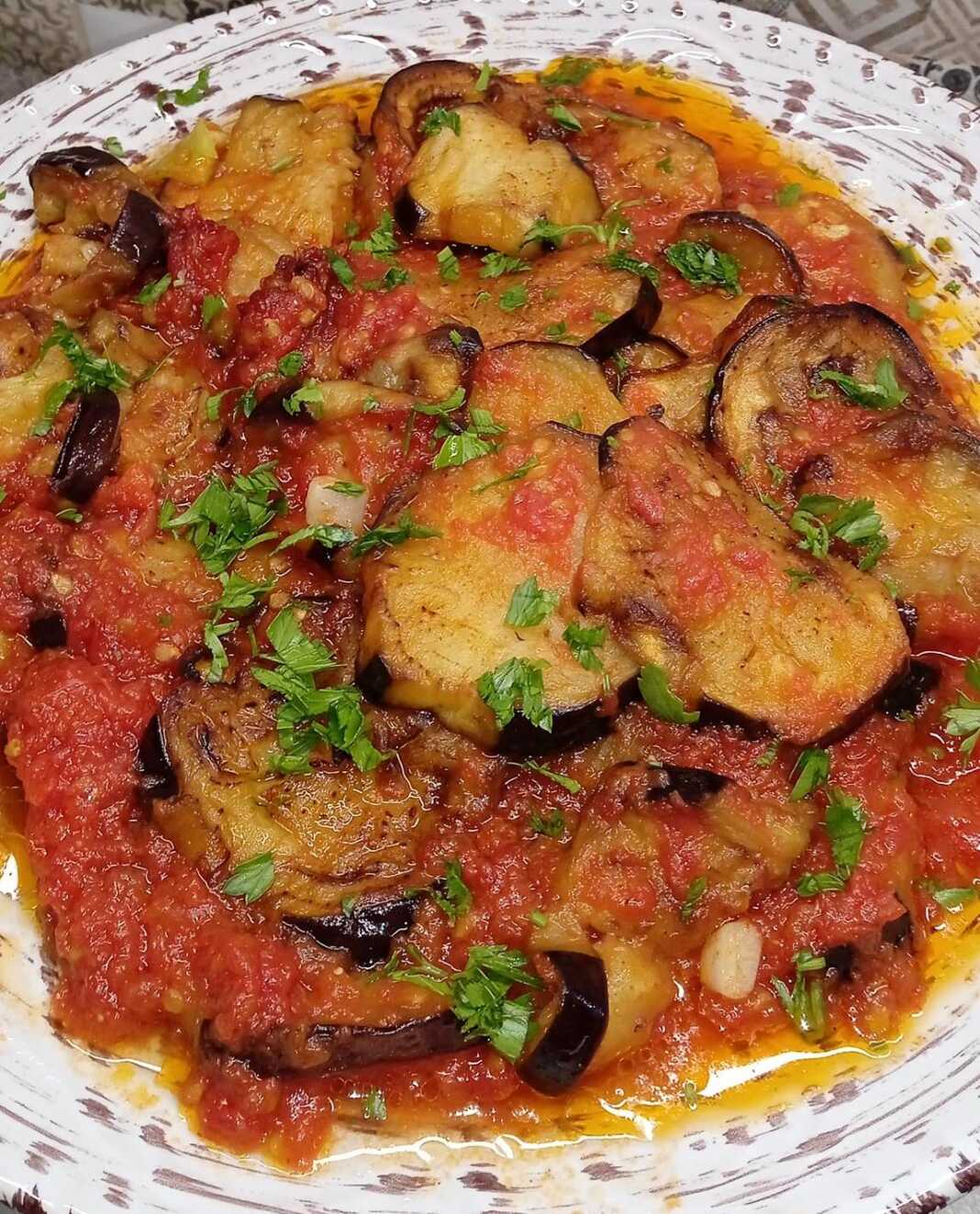 Μελιτζάνες τηγανιτές με σάλτσα