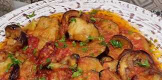 Μελιτζάνες τηγανιτές με σάλτσα