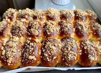 Ψωμάκια με γέμιση κεράσι