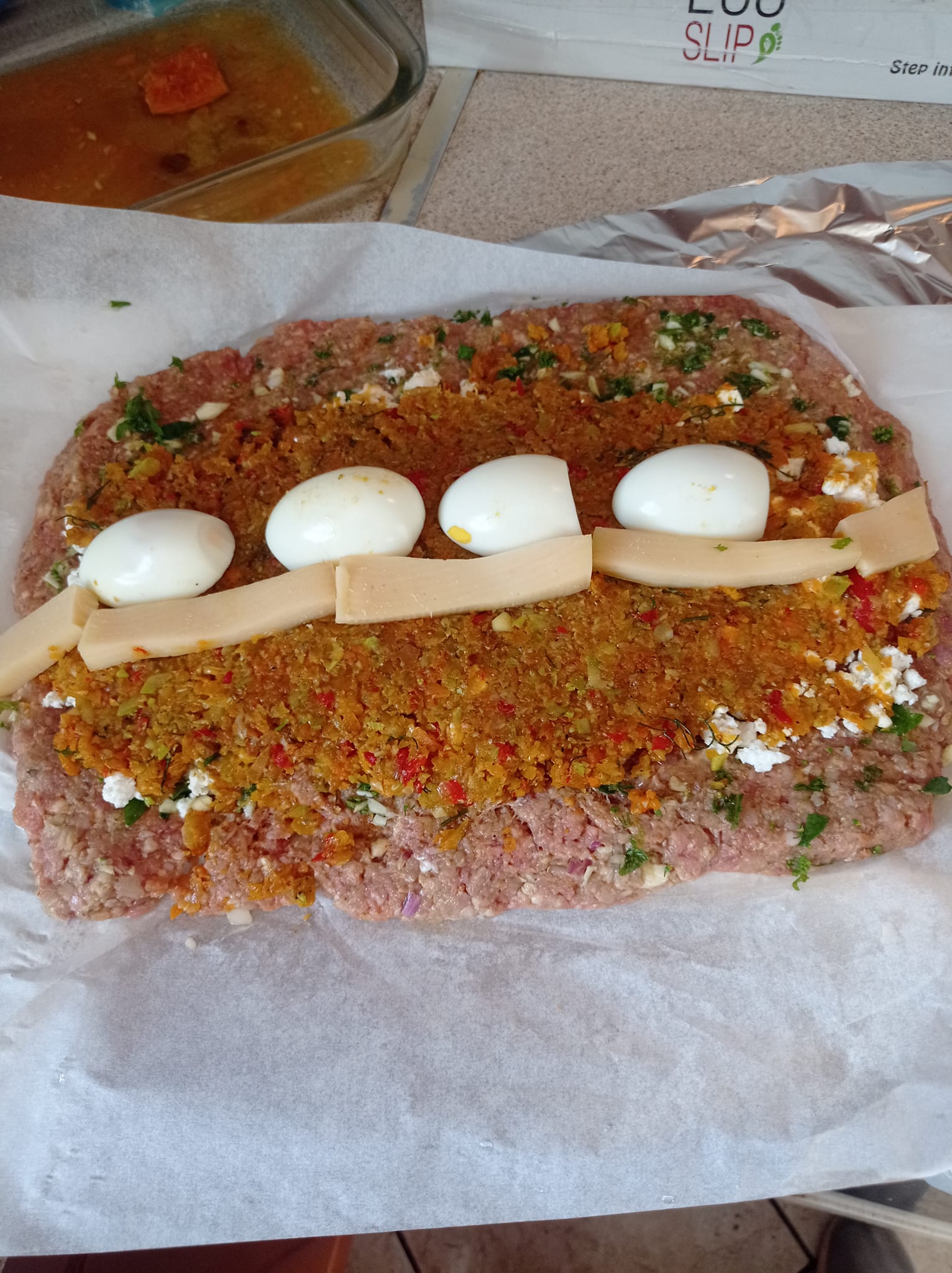 Ρολό κιμά γεμιστό στο φούρνο