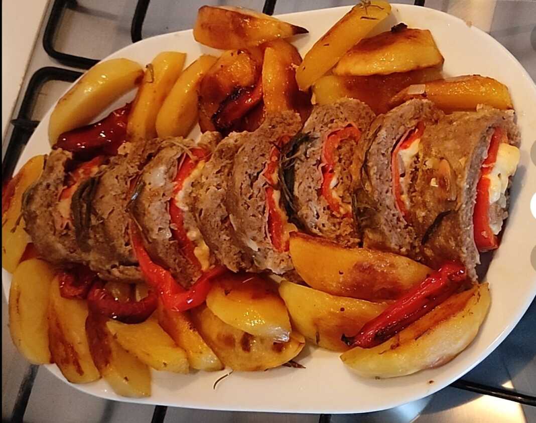 rolokimaGemisto Ρολό κιμά γεμιστό