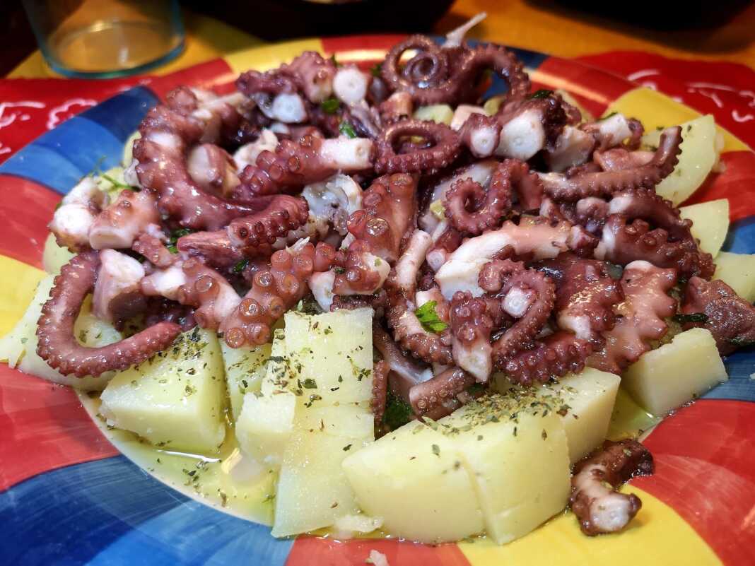 Σαλάτα με χταπόδι και πατάτα