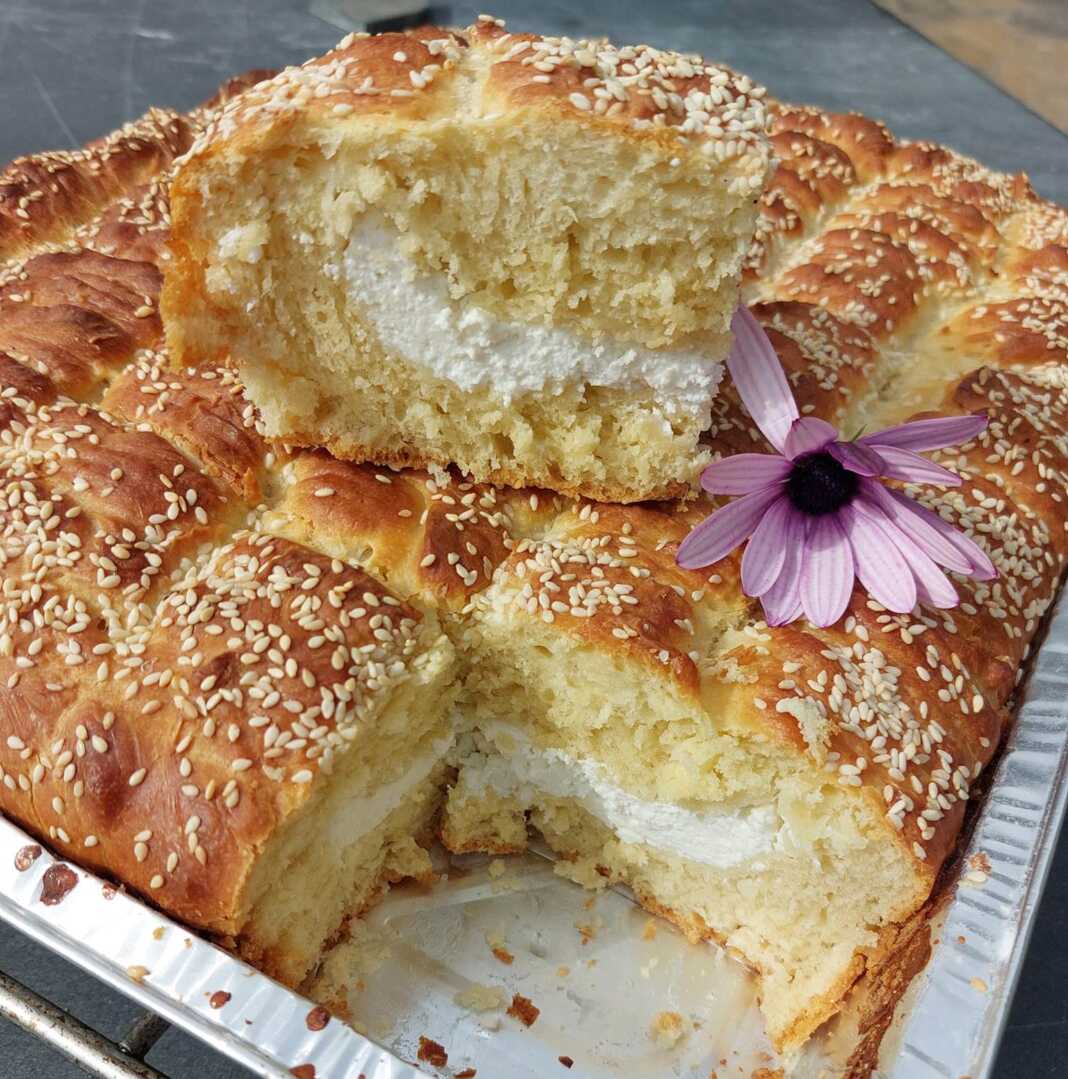 tiropitaFournouKsinomizithra Τυρόπιτα φούρνου με ξυνομυζήθρα