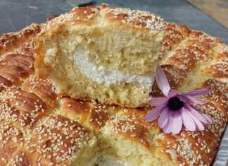 Τυρόπιτα φούρνου με ξυνομυζήθρα