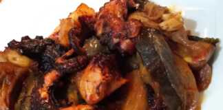 Χταπόδι ξιδάτο με μελιτζάνες και πιπεριές