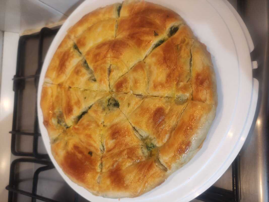 TravixtiSpanakotiropita Τραβηχτή Σπανακοτυρόπιτα