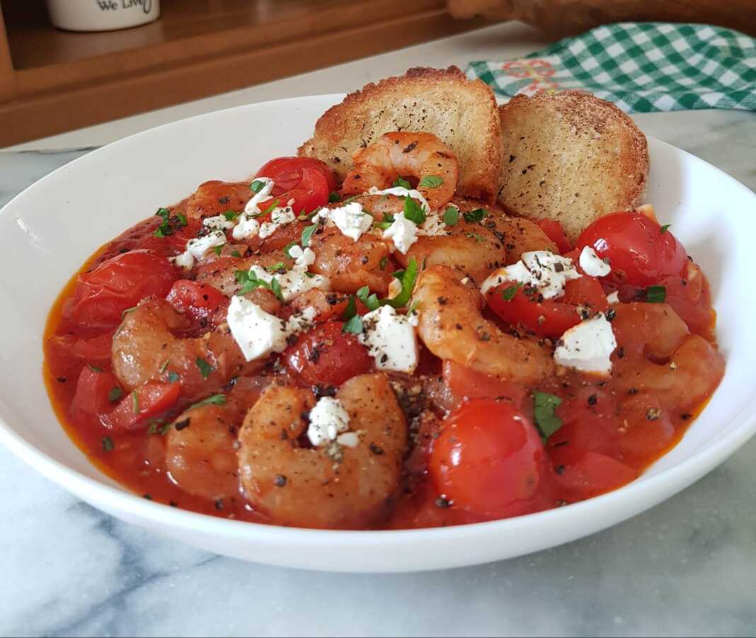 gadidesSaltsaNtomates Γαρίδες με σάλτσα ντομάτας