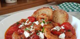 Γαρίδες με σάλτσα ντομάτας