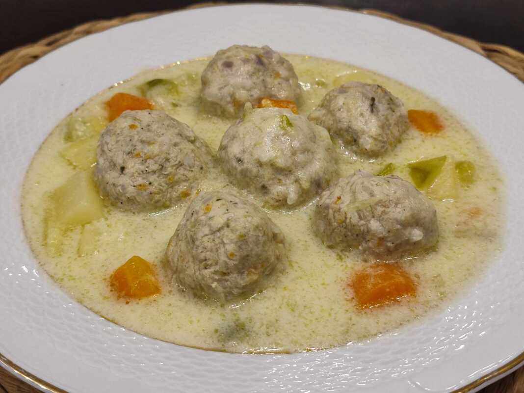 Γιουβαρλάκια κοτόπουλου αυγολέμονο