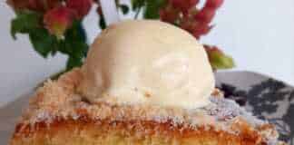 Σιροπιαστό γλυκό με ινδοκάρυδο.