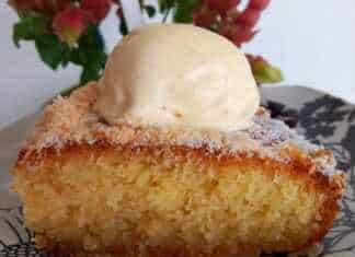 Σιροπιαστό γλυκό με ινδοκάρυδο.