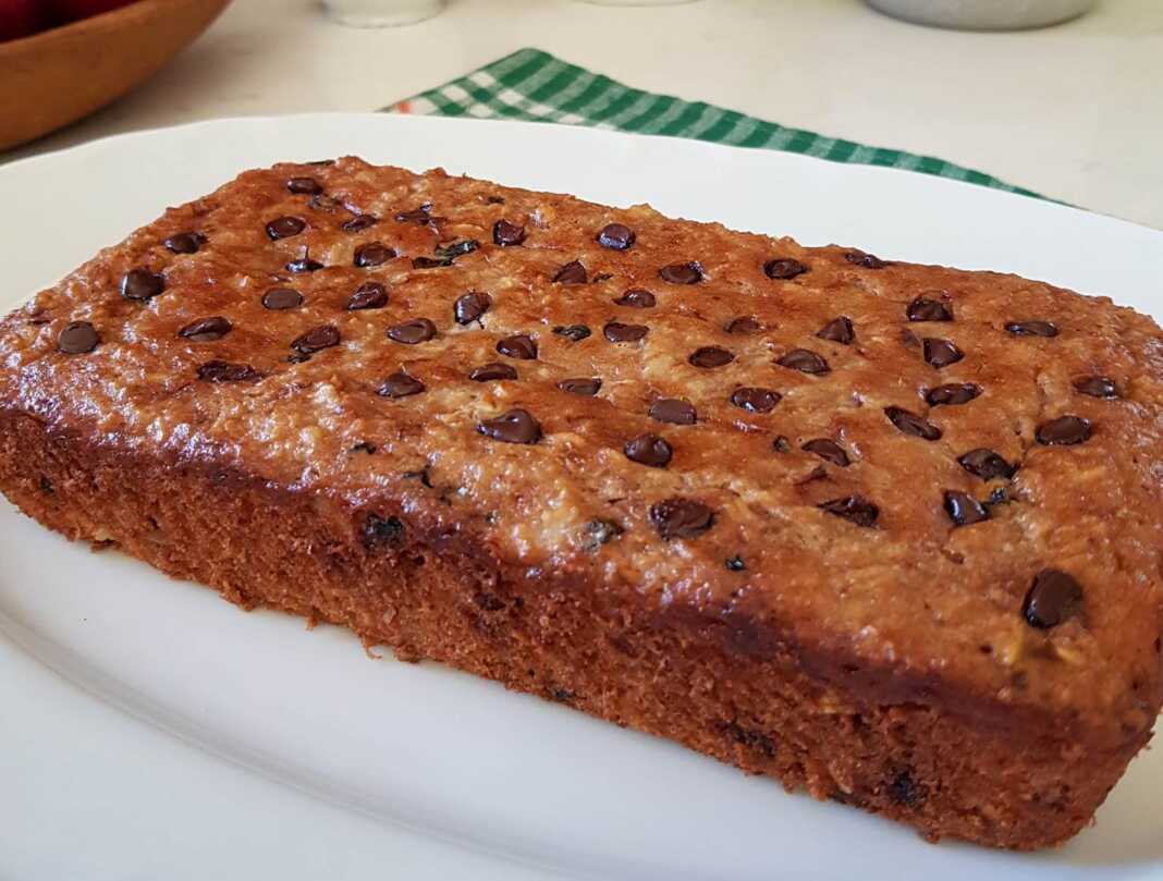 Κέικ Διαίτης με Βρώμη Καρύδια και Σοκολάτα