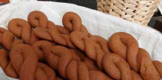 Κουλουράκια με πετιμέζι