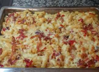 Μακαρόνια φούρνου με μπέικον και πιπεριές