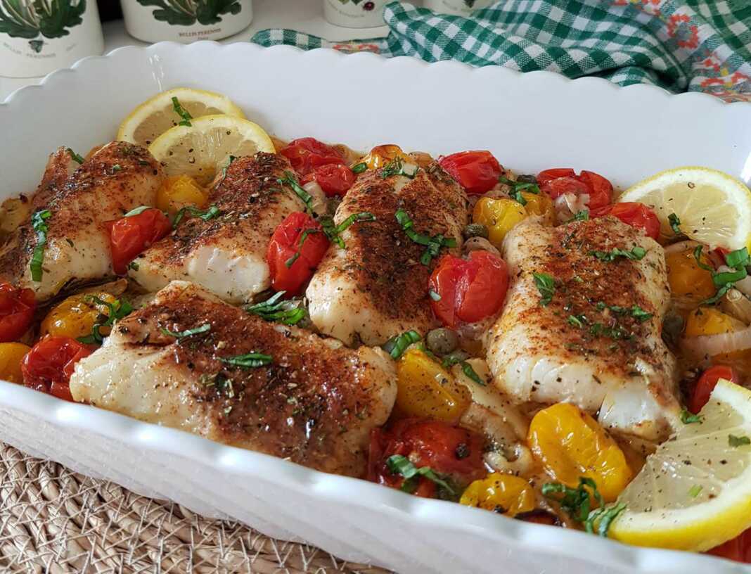 Μπακαλιάρος στο φούρνο με ντοματίνια