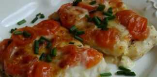 Μπακαλιάρος ψημένος με ντομάτα και τυρί