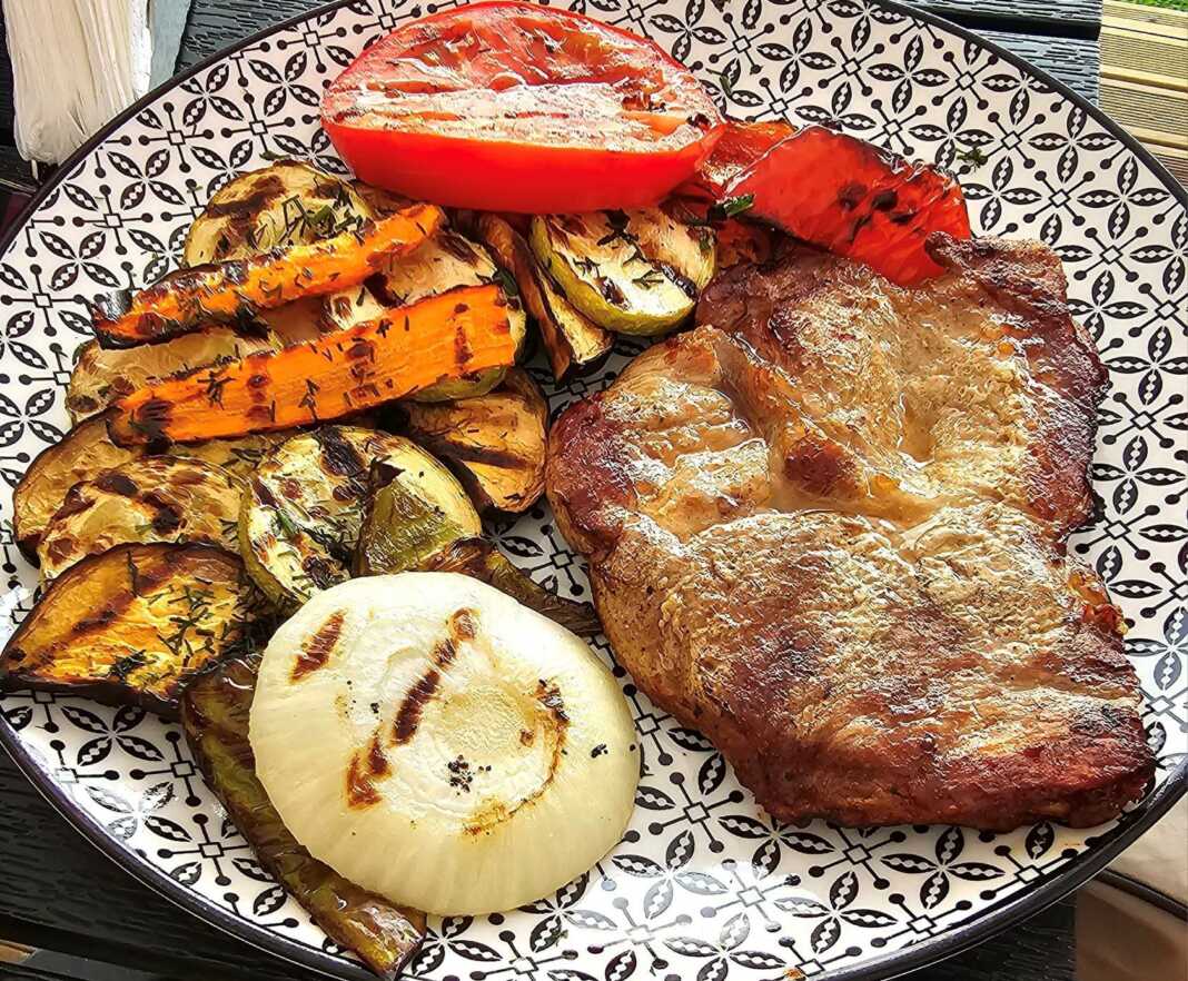 Χοιρινή Μπριζόλα με ψητά λαχανικά