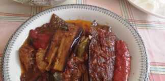 Πιπεριές και μελιτζάνες με σάλτσα