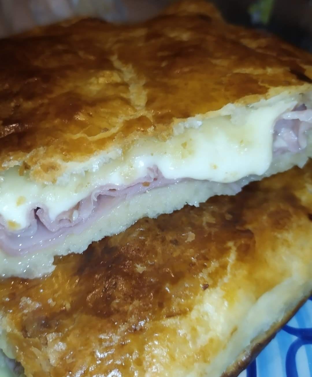 Πίτσα σε σφολιάτα