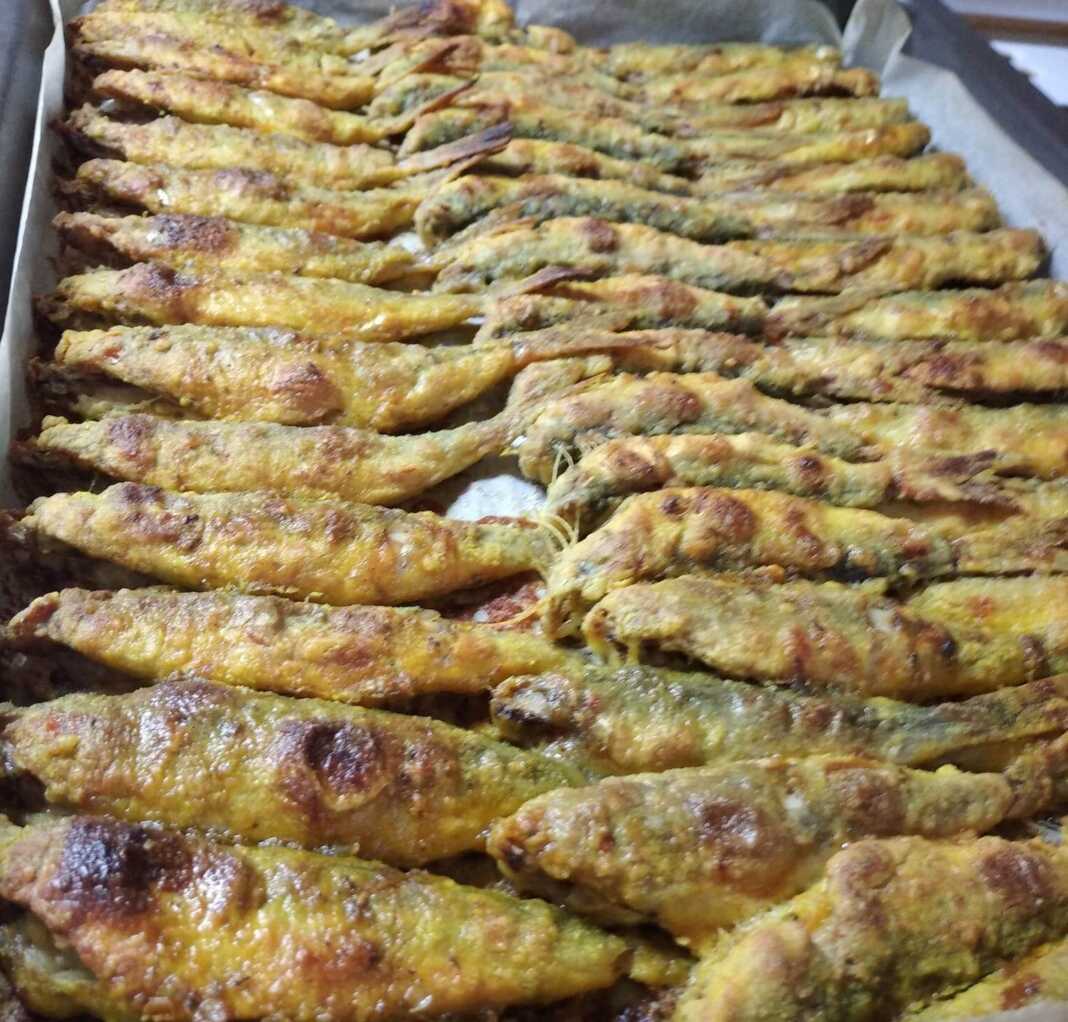 Σαρδέλες και γόπες ψημένα στον φούρνο